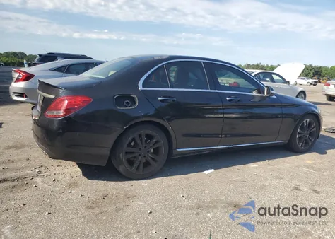 2015 Mercedes-Benz C 300 из США, поврежденный, VIN 55SWF4JB2FU086534